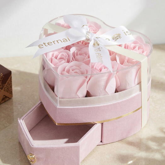 Цветы в коробке Сердцевидная подарочная коробка с вечной розой