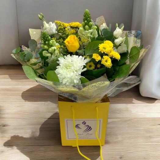 Breeze – Yellow   White Hand-Tied Bouquet