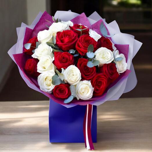 Candy Cane (25 Premium Roses with Eucalyptus)