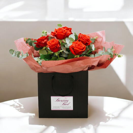 6 красных роз