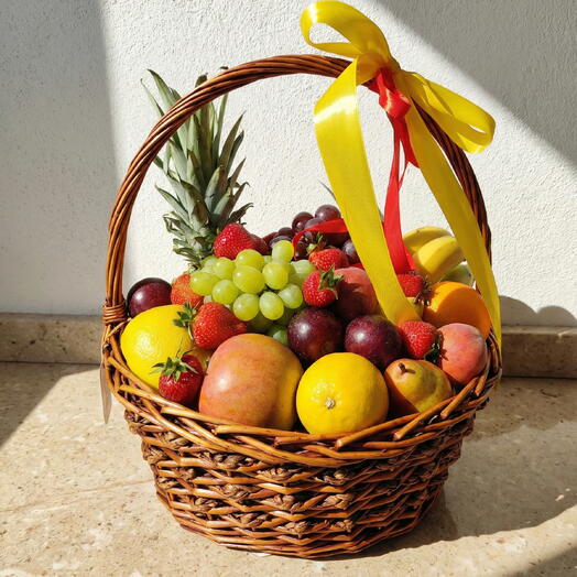 Gourmet Fresh Fruit Basket – Premium Seasonal Fruit Gift with Pineapple
