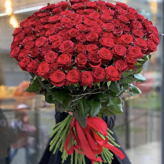 101 Unwrapped Red Roses