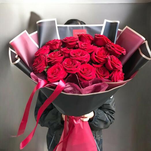 Regal Roses – Premium 20 Red Rose Bouquet