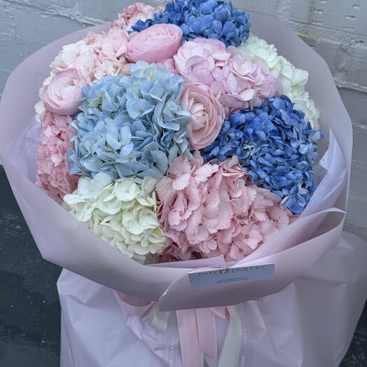 Luxury Pastel Hydrangeas   Ranunkulus